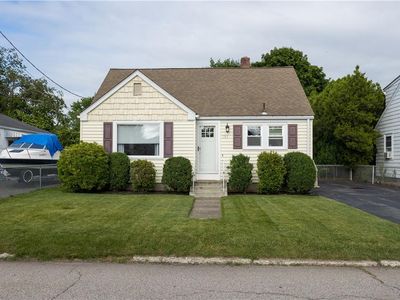 121 Woodbury St, Pawtucket, RI, 02861