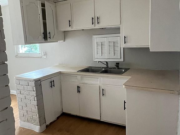 2nd image of 4753 E 90th St