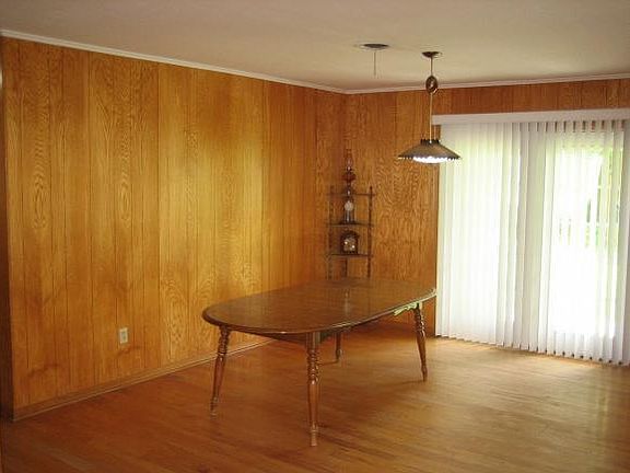 4th image of 135 Pine St