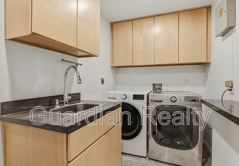 3007 La Mesa Dr — Photo 13