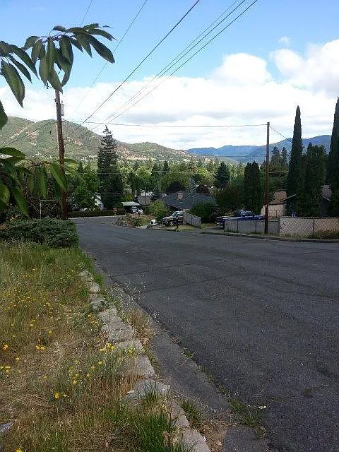 910 NW Hewitt Ln photo 1