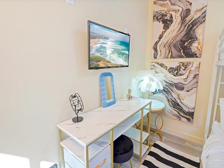 8455 Langdon Ave — Photo 17