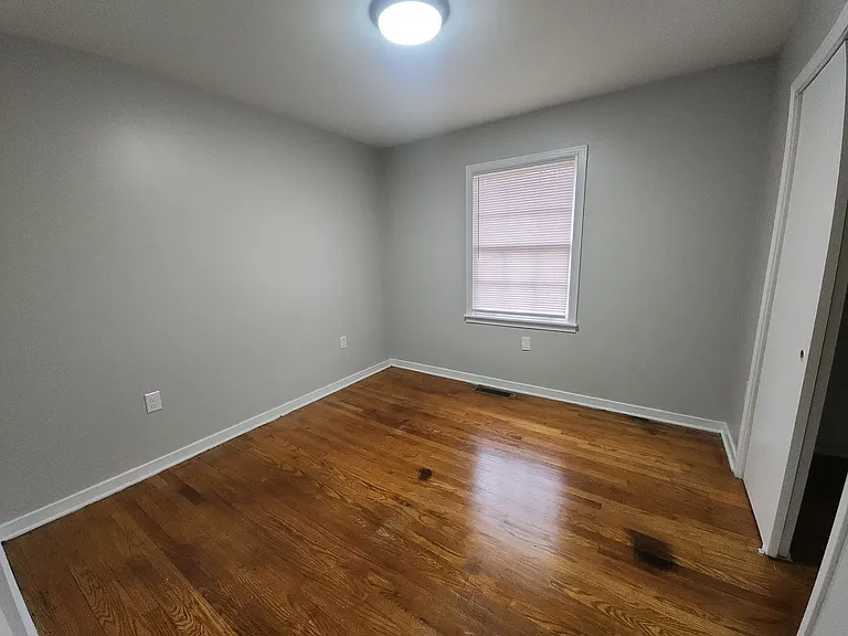 208 Wallace Rd — Photo 5