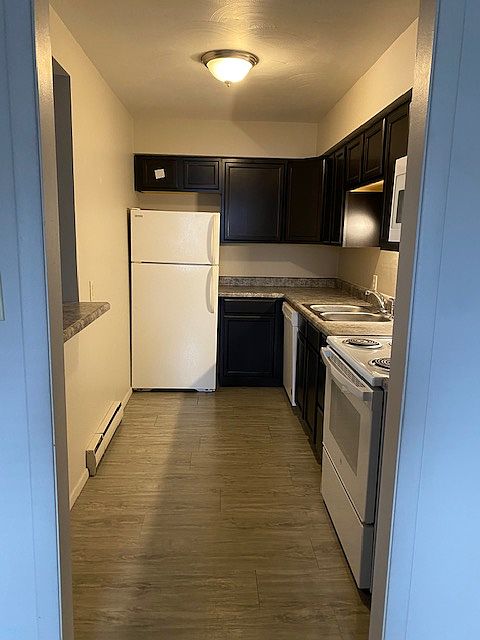 2nd image of 315 S Oak St APT 9