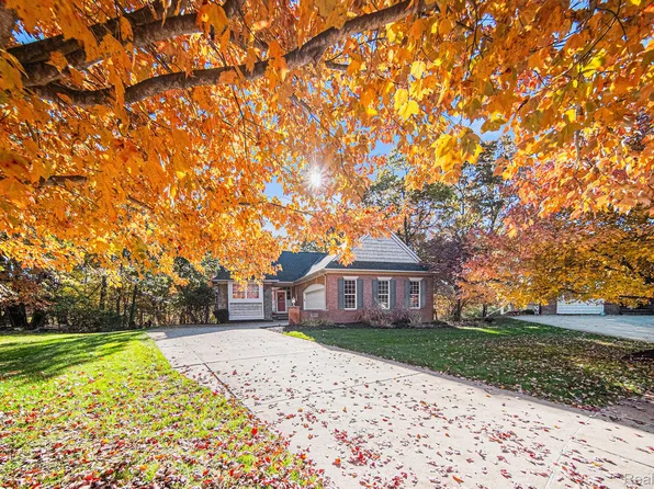 9993 Tioga Trl, Pinckney, MI 48169