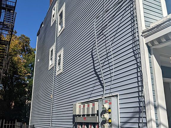 2nd image of 58 Crawford St