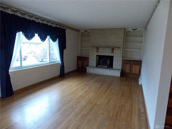 5th image of 121 Hilltop Dr