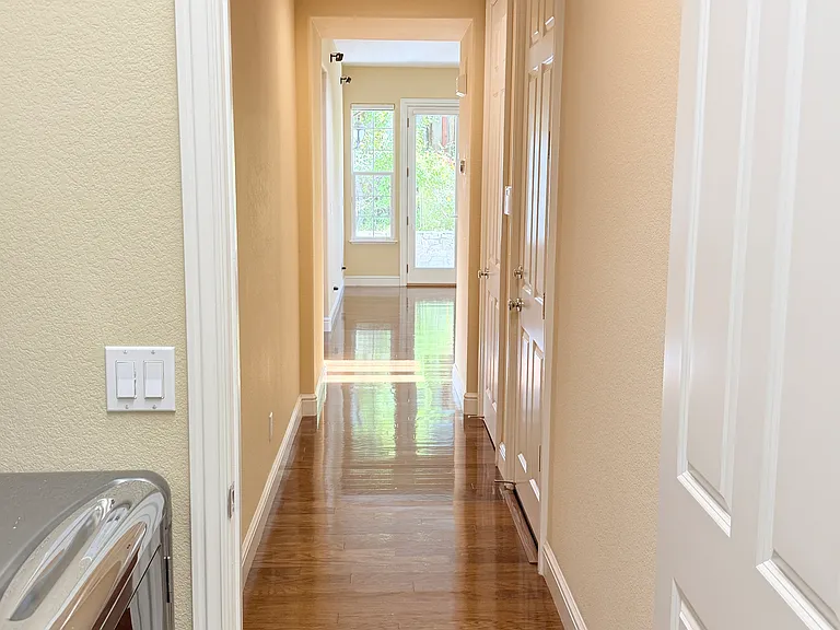 128 Regent Dr — Photo 12