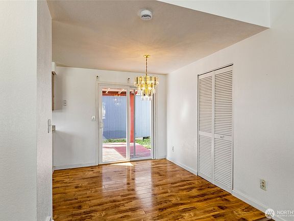 4th image of 727 Salzburg Lane SE