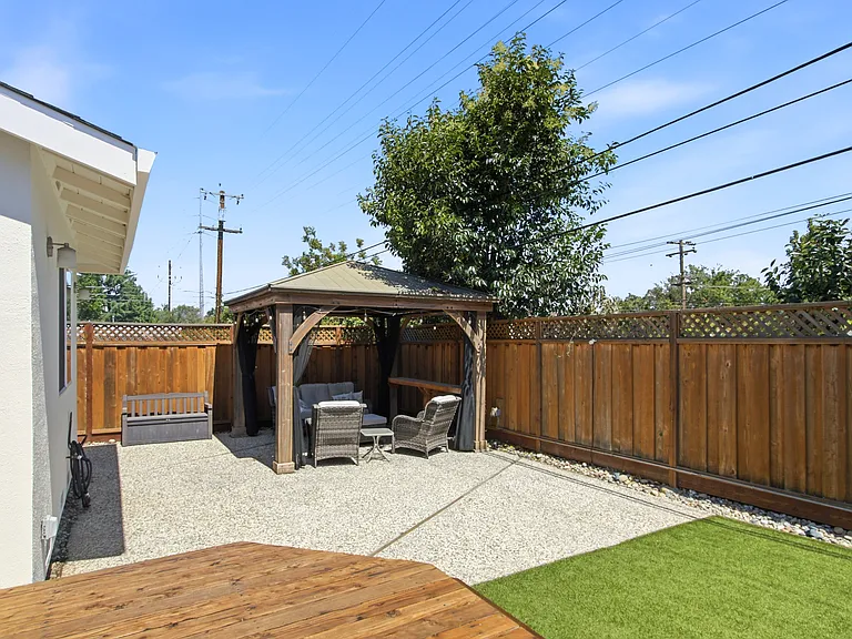 215 Longridge Rd — Photo 21