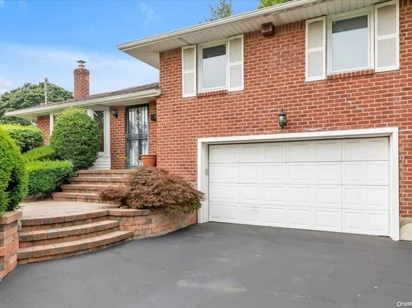 200 Nelson Court, Syosset, NY 11791