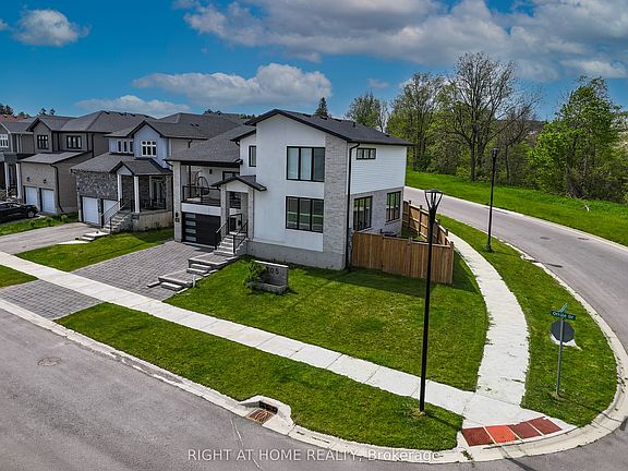 3rd image of 2705 Oriole Dr