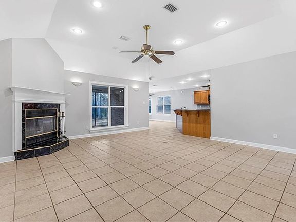 5th image of 8077 Hooks Rd