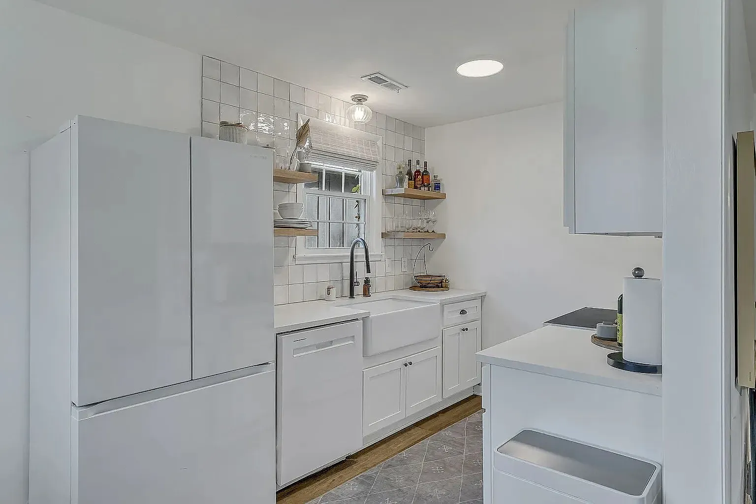 2 bed, 760 sqft, $1,900 — Photo 4