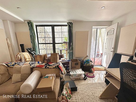 4th image of 230 Evergreen Ave #1