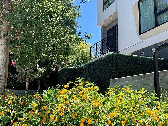 3rd image of 4531 Tujunga Ave