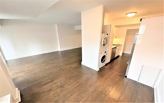 Rented by Manhattan Realty Group | media 22