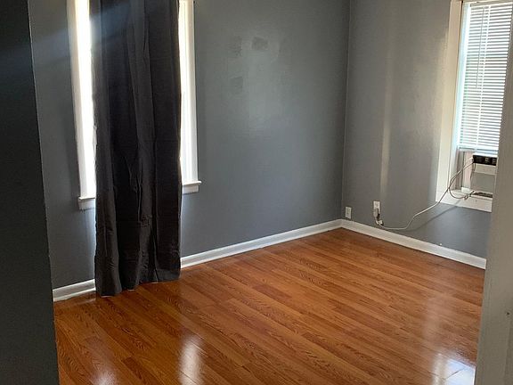 4th image of 2715 Delano Ave
