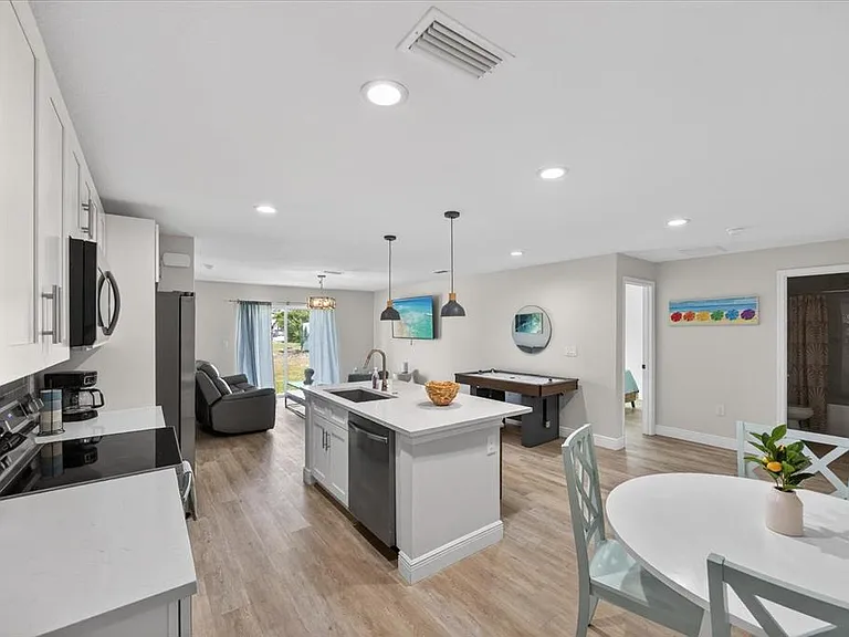 12114 Clarendon Ave — Photo 16