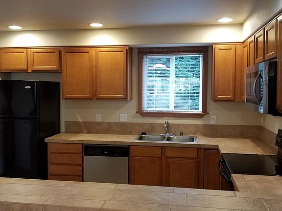 3rd image of 15319 Ash Way APT A1