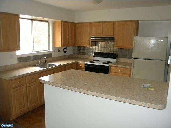 3rd image of 12 Leland St