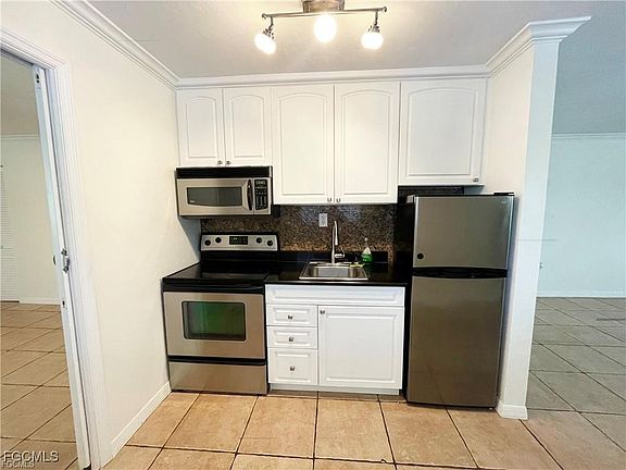 4th image of 8162 Country Rd Unit 201