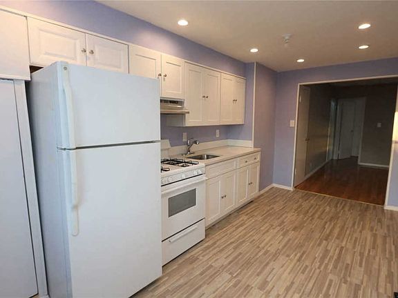 2nd image of 8812 Vanderveer St