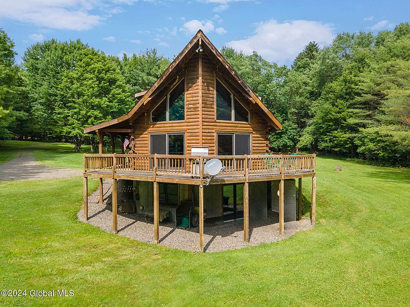 4th image of 471 Badeau Hill Road