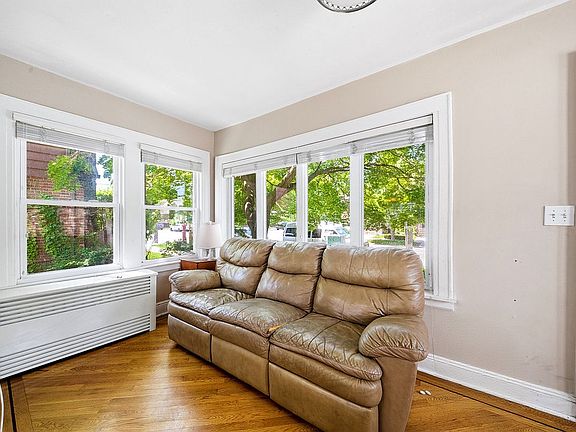5th image of 4010 Quentin Rd #1