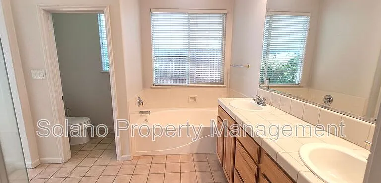 1085 Crystal Springs Dr — Photo 24