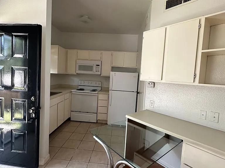 7901 Cambridge St — Photo 9