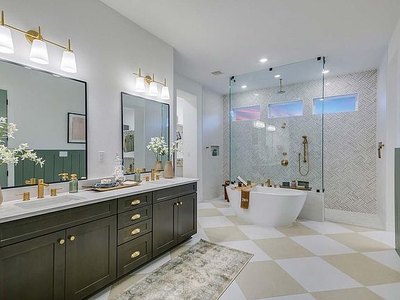 5th image of 3085 Honeywood Dr