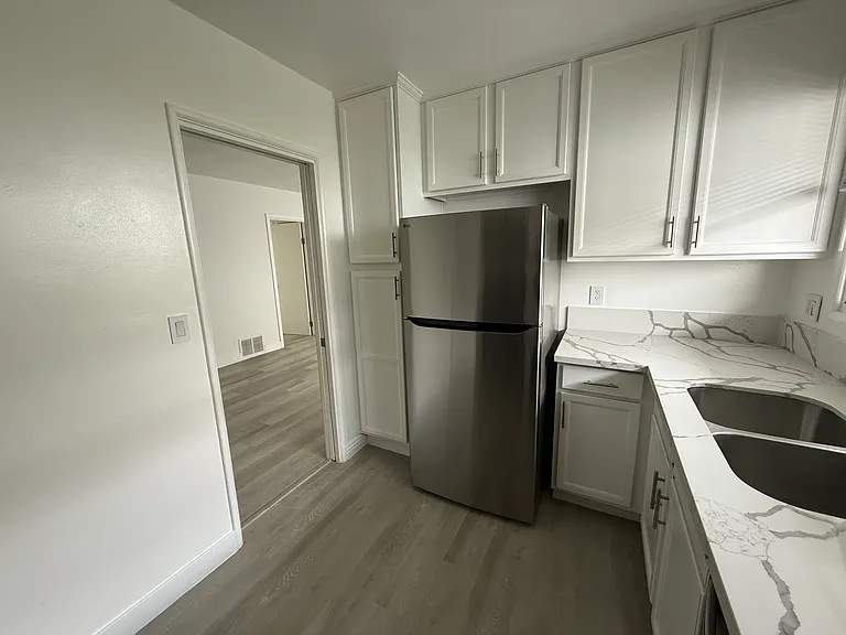 442 S Oakhurst Dr #4 — Photo 9