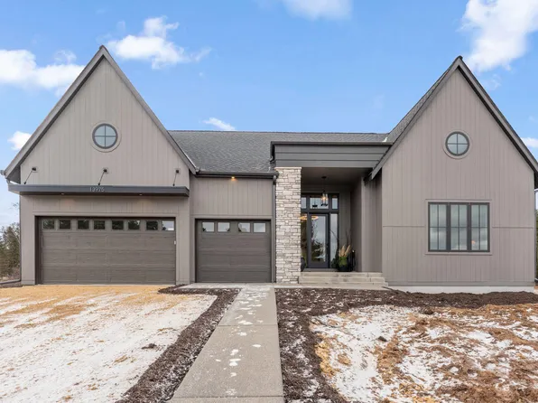 5240 Polaris Ln N, Plymouth, MN 55446