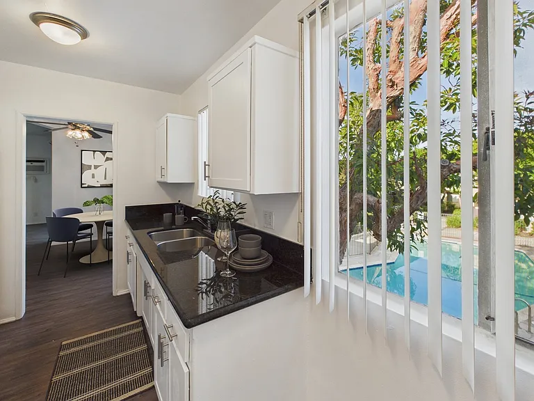 Sepulveda Apartments — Photo 13