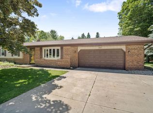 5437 Meadow View Ct, Slinger, WI 53086