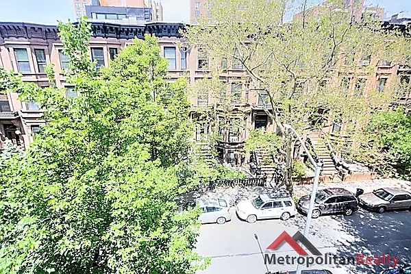 Rented by Metropolitan Realty | media 1