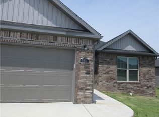 540 Linda Ln, Centerton, AR 72719