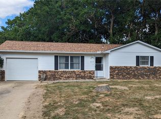 2013 Johnson Ave, Charleston, IL 61920