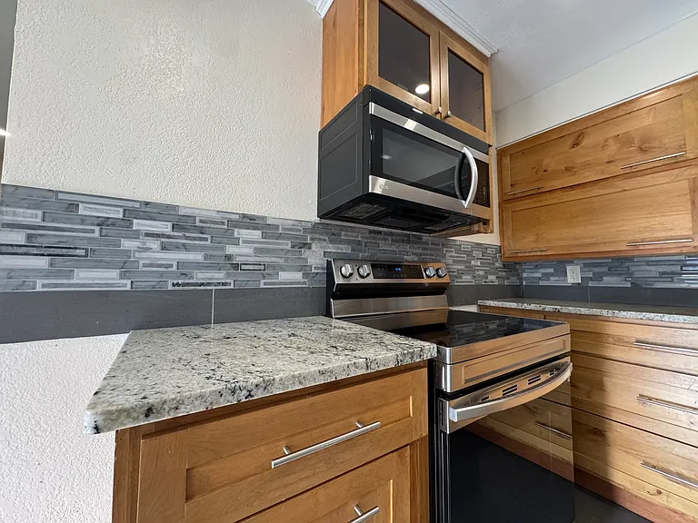 1535 NE 42nd St — Photo 13