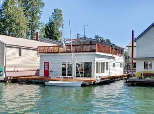 130 N Tomahawk Island Dr, Portland, OR 97217