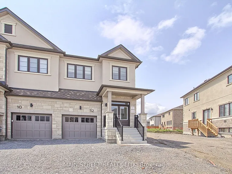 12 Donald Ingram Cres — Photo 3