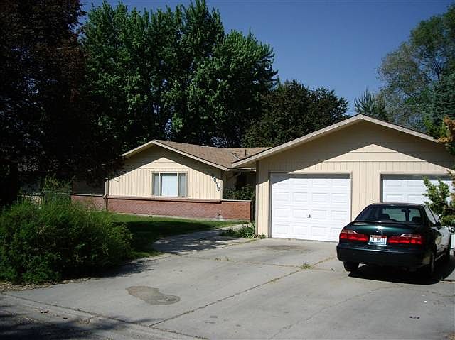1st image of 3673-75 N Barberry Dr