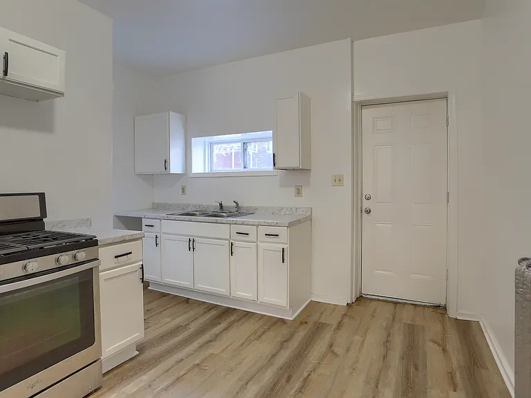 2114 Susquehanna St — Photo 5