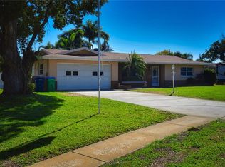 9127 Lynwood Dr, Seminole, FL 33772