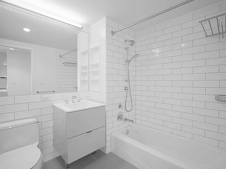 400 W 113th St #301 — Photo 7