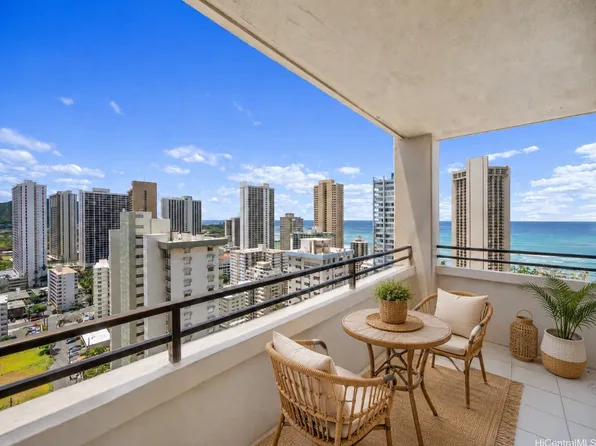 2410 Cleghorn St APT 2803, Honolulu, HI 96815