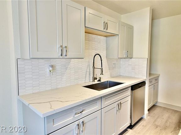 3rd image of 3491 Villa Knolls South Dr