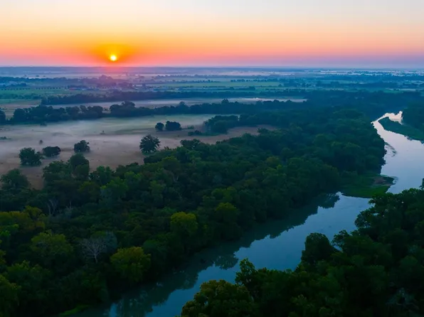 577 W State Highway 71, Smithville, TX 78957