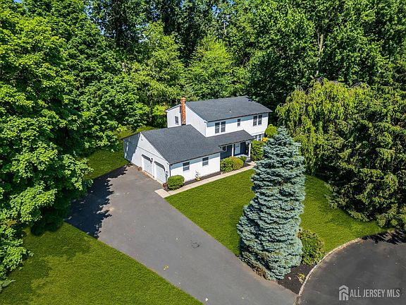 3rd image of 6 Conover Ct